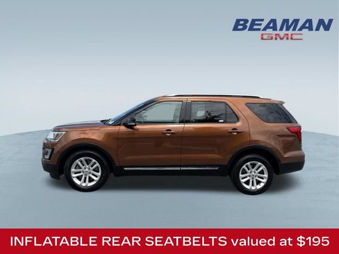 Used 2017 Ford Explorer XLT w/ Equipment Group 202A FWD image 4