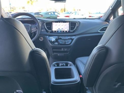 New 2026 Chrysler Pacifica Select w/ S Appearance Package image 17