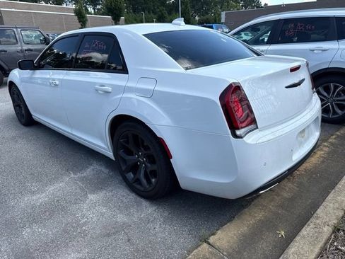 Used 2022 Chrysler 300 S RWD image 4
