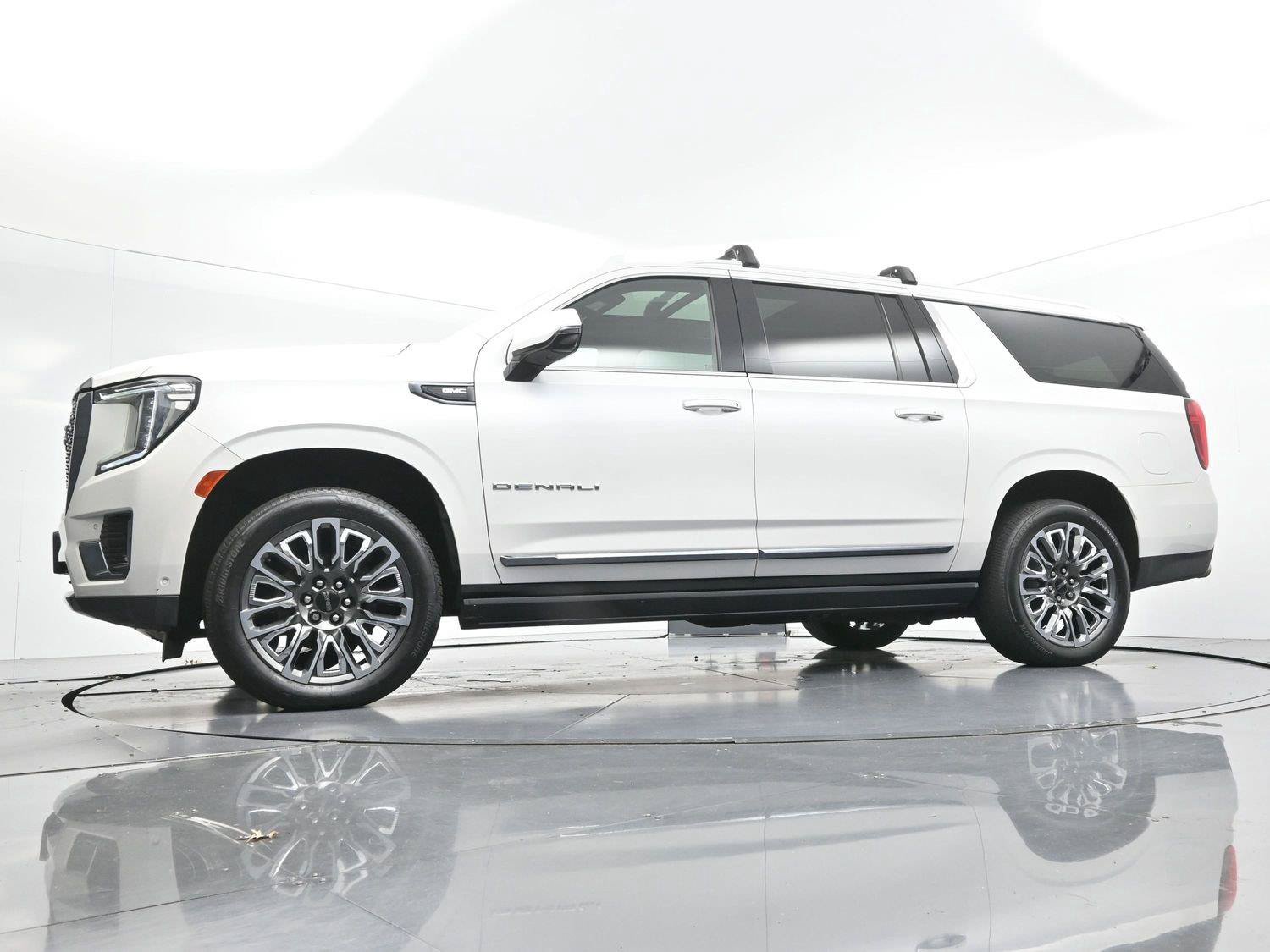 Used 2023 GMC Yukon XL Denali Ultimate AWD/4WD image 51