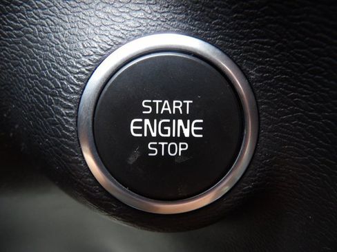 Used 2020 Volvo XC40 T5 R-Design AWD/4WD image 22