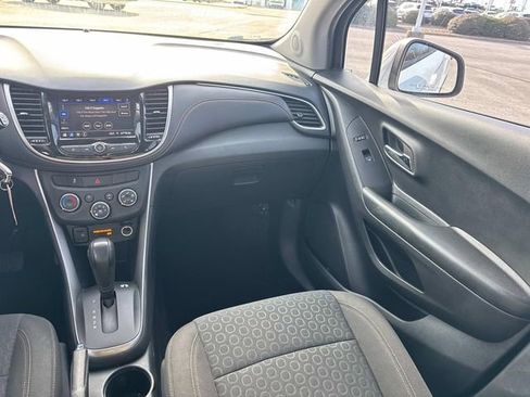Used 2022 Chevrolet Trax LS w/ Tint and Cruise Package image 17