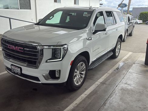Used 2021 GMC Yukon SLT w/ SLT Premium Package image 6