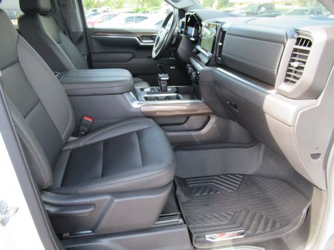 Used 2025 Chevrolet Silverado 1500 LT Trail Boss w/ Convenience Package II image 10