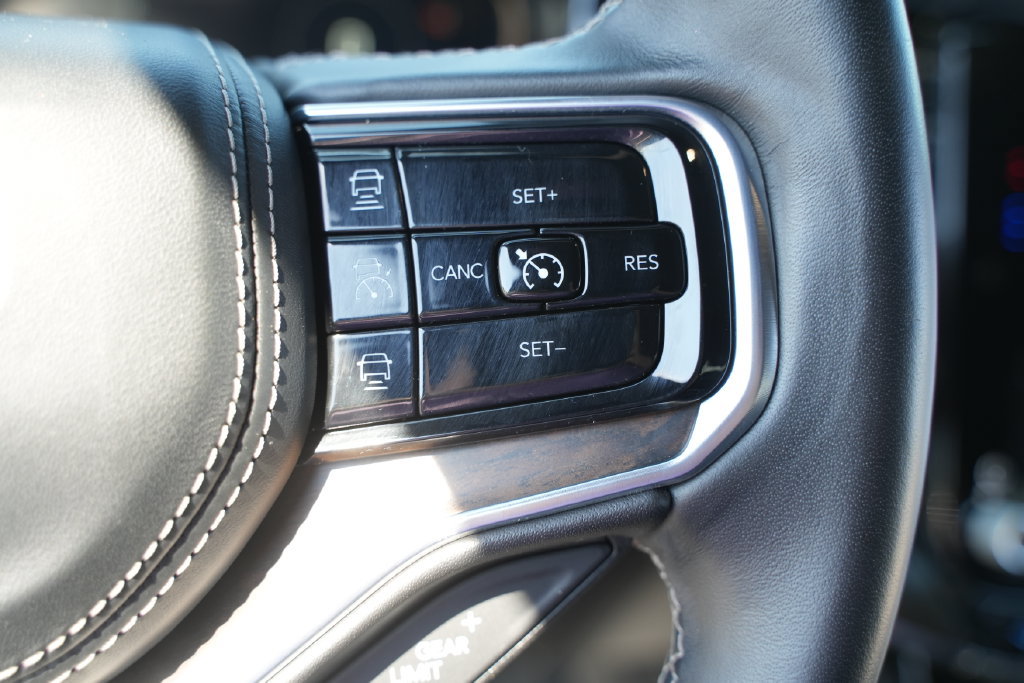 Used 2022 Jeep Grand Wagoneer Series II w/ Premium Group II AWD/4WD image 35