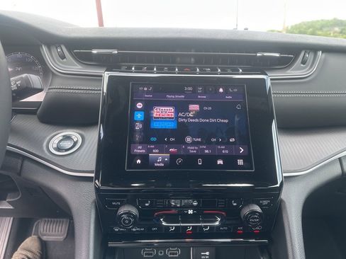 New 2025 Jeep Grand Cherokee L Laredo image 26