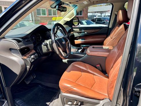 Used 2019 Cadillac Escalade ESV Premium Luxury AWD/4WD image 11