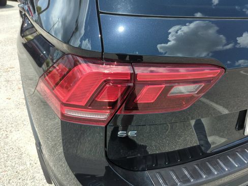 Used 2023 Volkswagen Tiguan SE R-Line AWD/4WD image 18