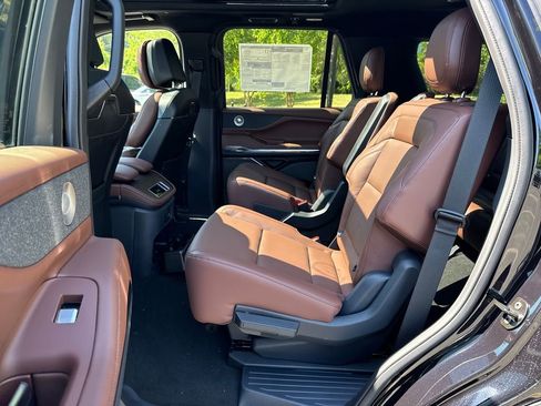 New 2026 Lincoln Navigator Reserve AWD/4WD image 29