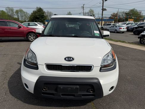Used 2010 Kia Soul + image 11