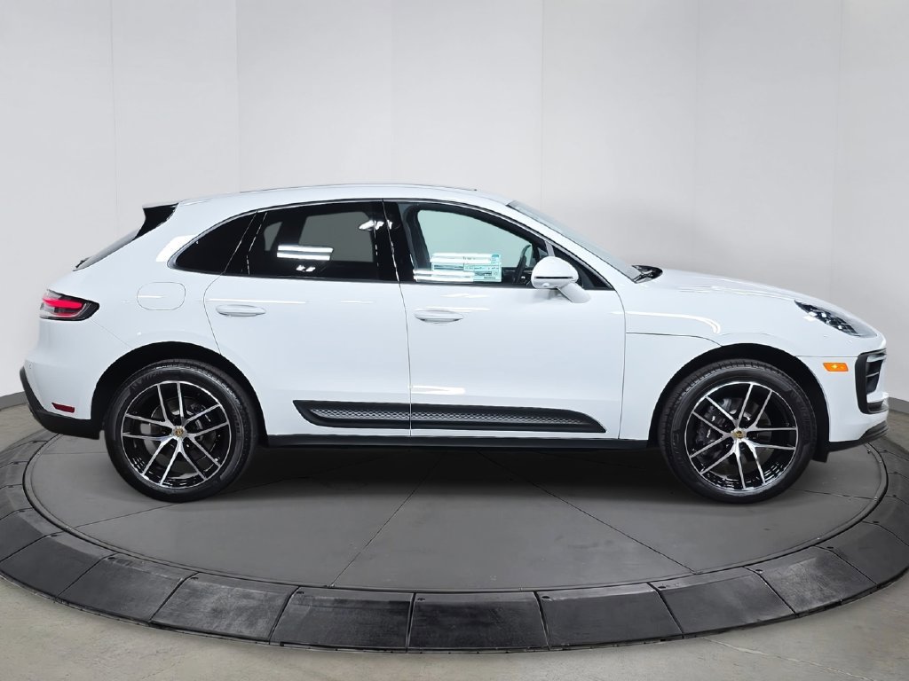 Certified 2026 Porsche Macan AWD/4WD image 8