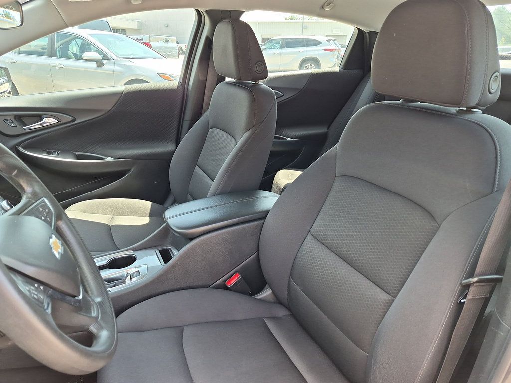 Used 2025 Chevrolet Malibu LT FWD image 14