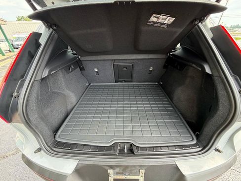 Used 2024 Volvo XC40 B5 Core AWD/4WD image 12