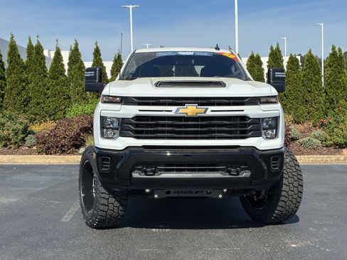 Used 2025 Chevrolet Silverado 2500 Custom AWD/4WD image 6