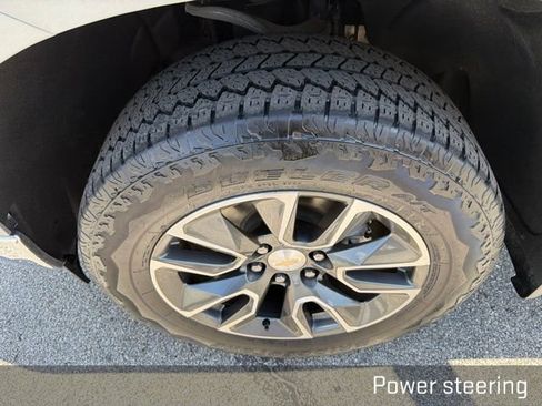 Used 2024 Chevrolet Silverado 1500 LT AWD/4WD image 18