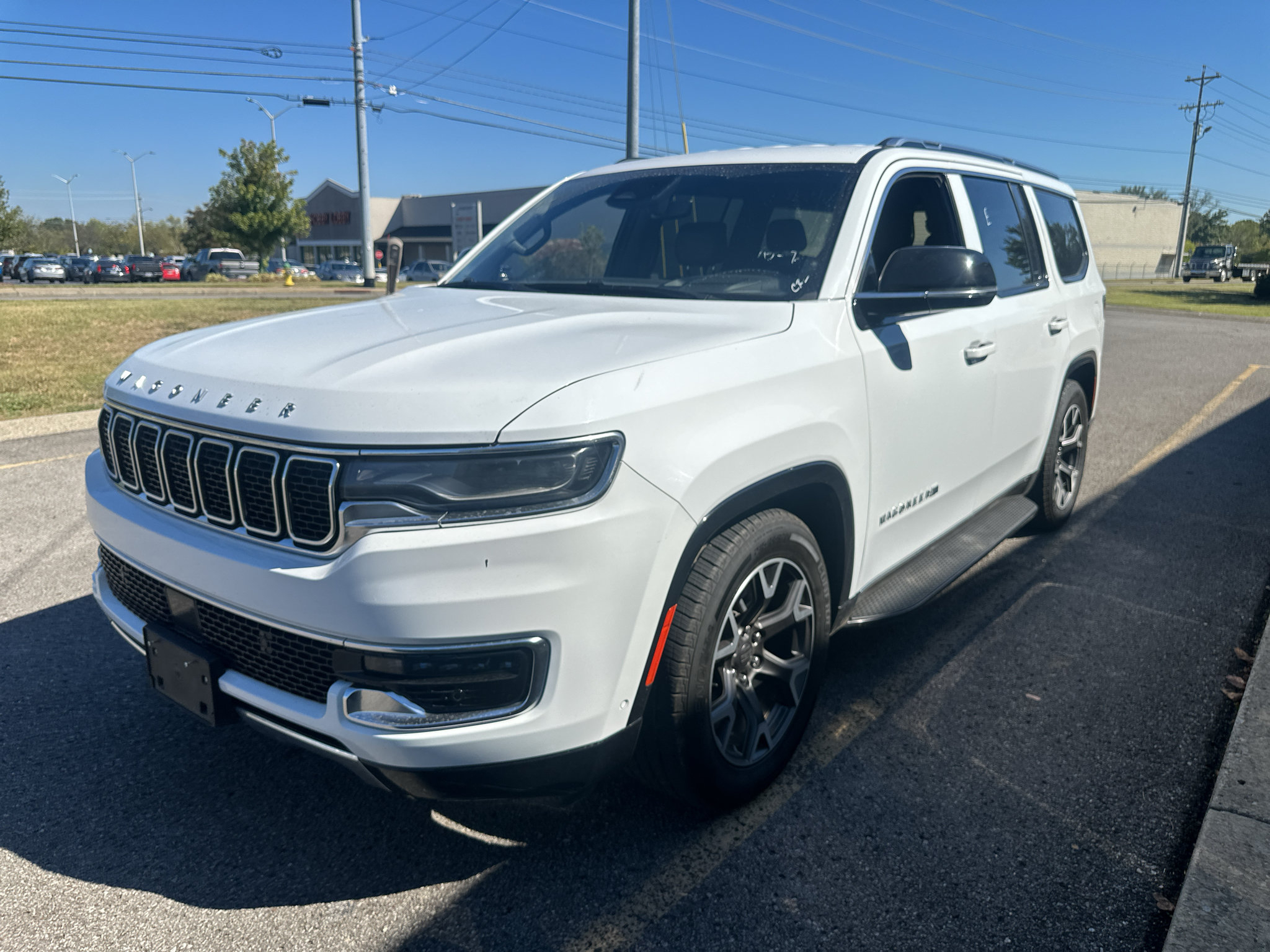 Used 2024 Jeep Wagoneer Series III AWD/4WD image 8