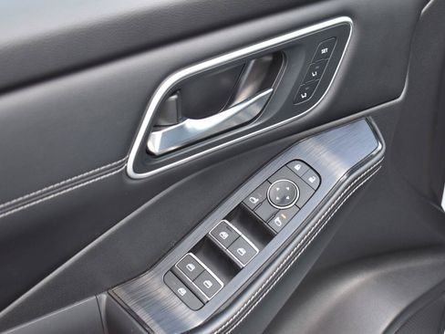 Used 2025 Nissan Rogue Platinum w/ Platinum Premium Package FWD image 24