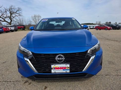 Used 2024 Nissan Sentra SV image 3