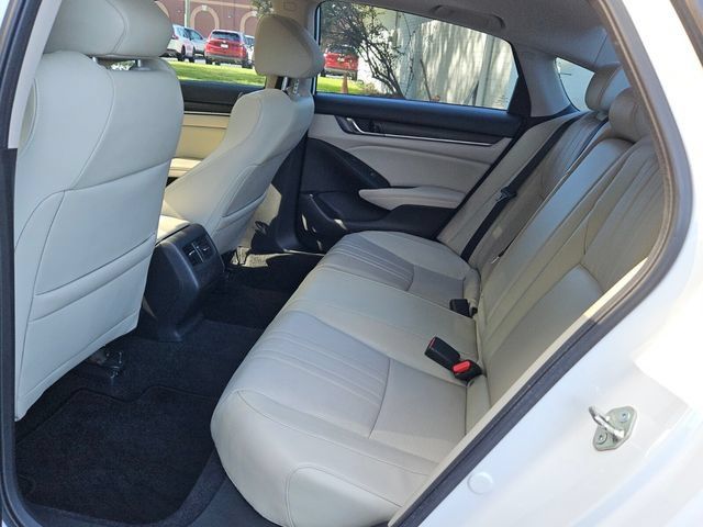 Used 2018 Honda Accord Touring image 11