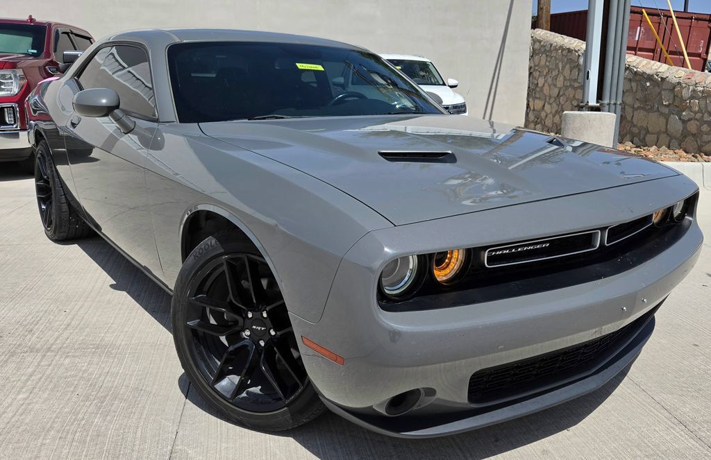 Used 2018 Dodge Challenger SXT RWD image 1