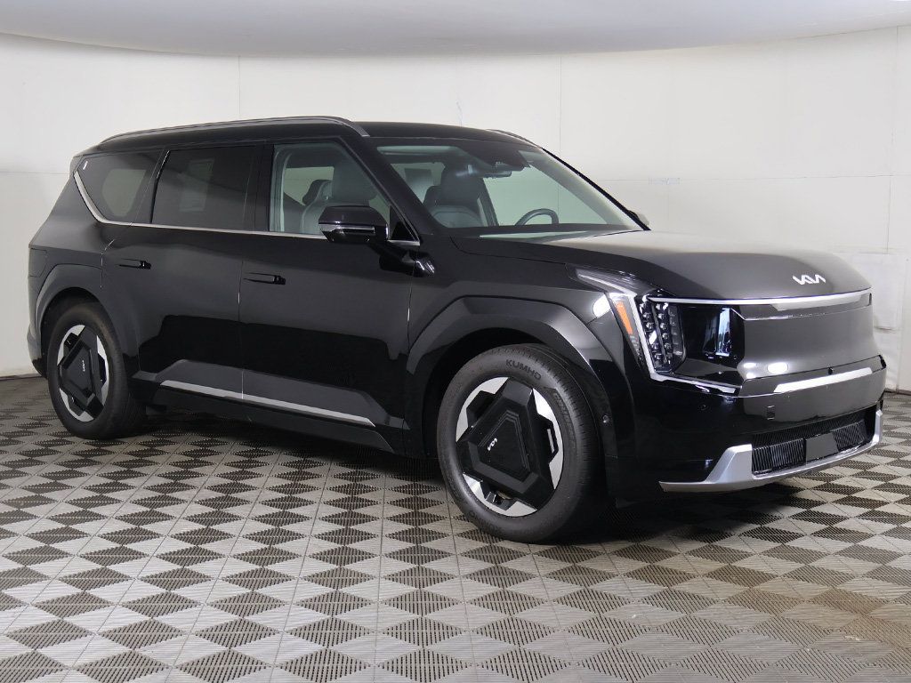 Used 2024 Kia EV9 Land AWD/4WD image 2