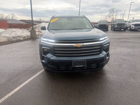 Used 2025 Chevrolet Traverse High Country image 2