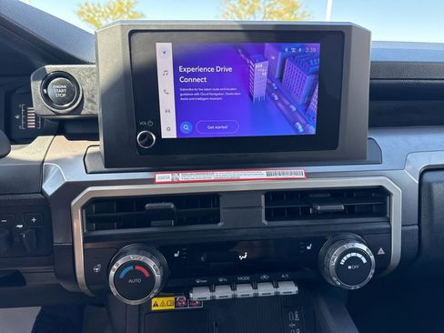 Certified 2025 Toyota Tacoma SR5 AWD/4WD image 9