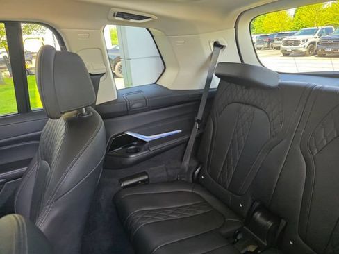 Used 2022 BMW X7 xDrive40i w/ Executive Package AWD/4WD image 21