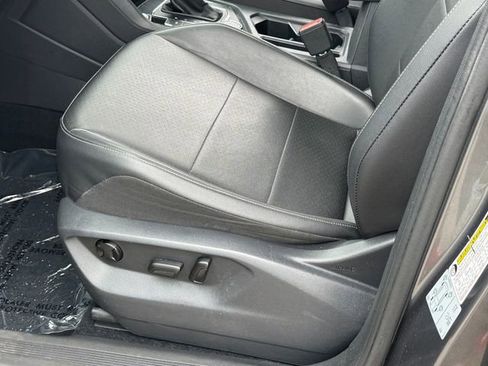 Used 2018 Volkswagen Tiguan SEL AWD/4WD image 14
