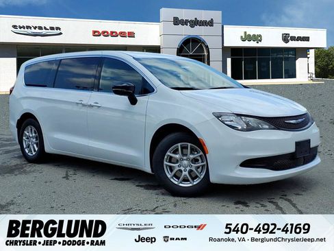 New 2027 Chrysler Pacifica LX FWD image 1
