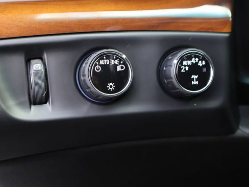 Used 2019 Cadillac Escalade 4WD w/ LPO, Radiant Package image 17