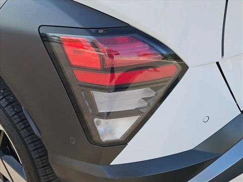 Used 2024 Hyundai Kona Limited FWD image 7