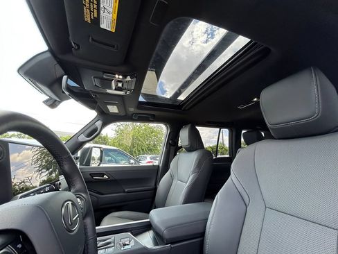 Used 2026 Lexus GX 550 w/ Accessory Package (2T) AWD/4WD image 12