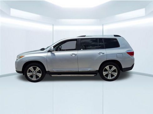 Used 2013 Toyota Highlander Limited FWD image 2