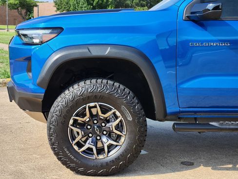 Used 2024 Chevrolet Colorado ZR2 w/ Safety Package AWD/4WD image 8