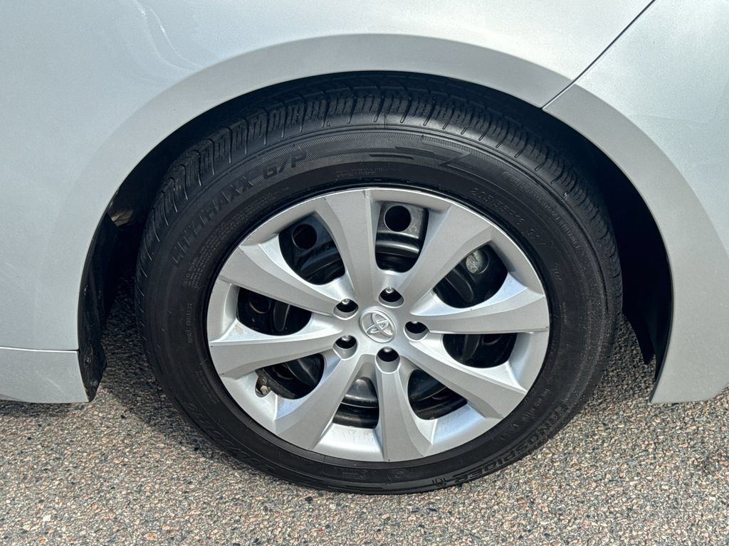 Used 2024 Toyota Corolla LE FWD image 44