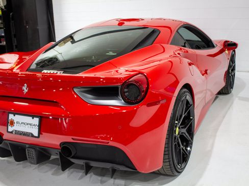 Used 2018 Ferrari 488 GTB RWD image 9