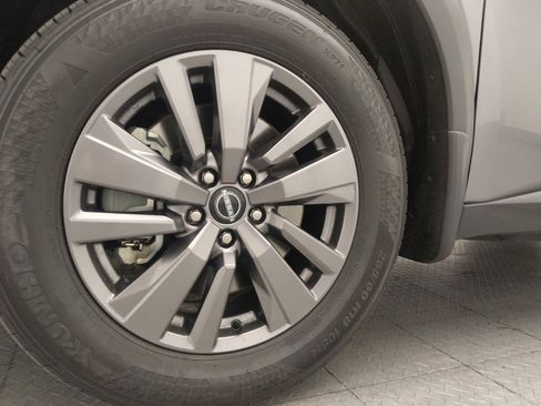 Used 2023 Nissan Pathfinder S image 31