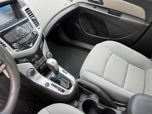 Used 2015 Chevrolet Cruze LT w/ Enhanced Safety Package image 6