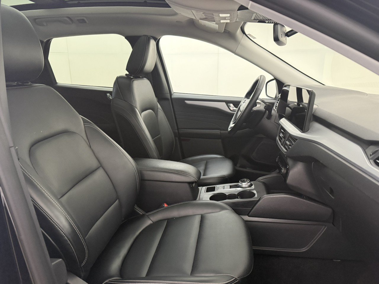 Certified 2025 Ford Escape Platinum AWD/4WD image 10