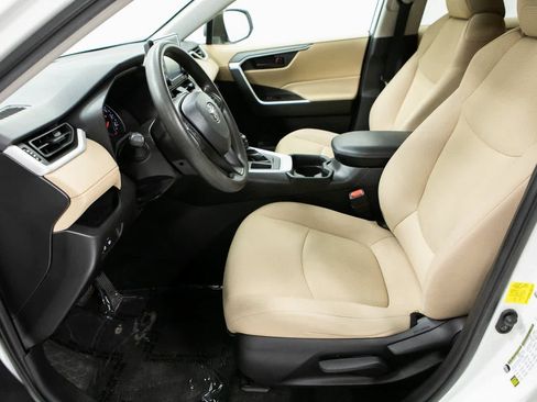 Used 2021 Toyota RAV4 LE w/ Carpet Mat Package (TMS) image 16