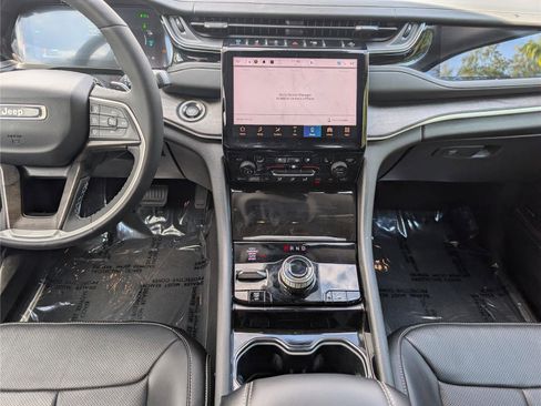 Used 2022 Jeep Grand Cherokee Limited 4xe w/ Luxury Tech Group II AWD/4WD image 18