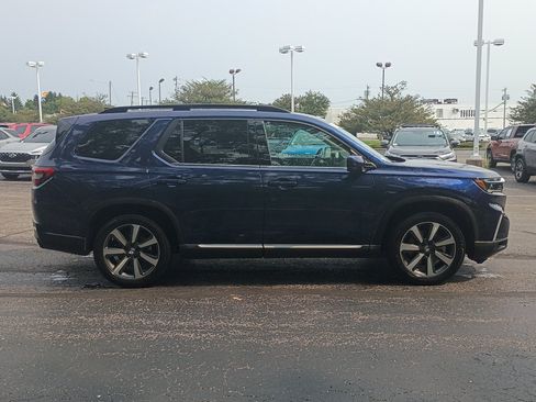 Used 2023 Honda Pilot Touring image 2