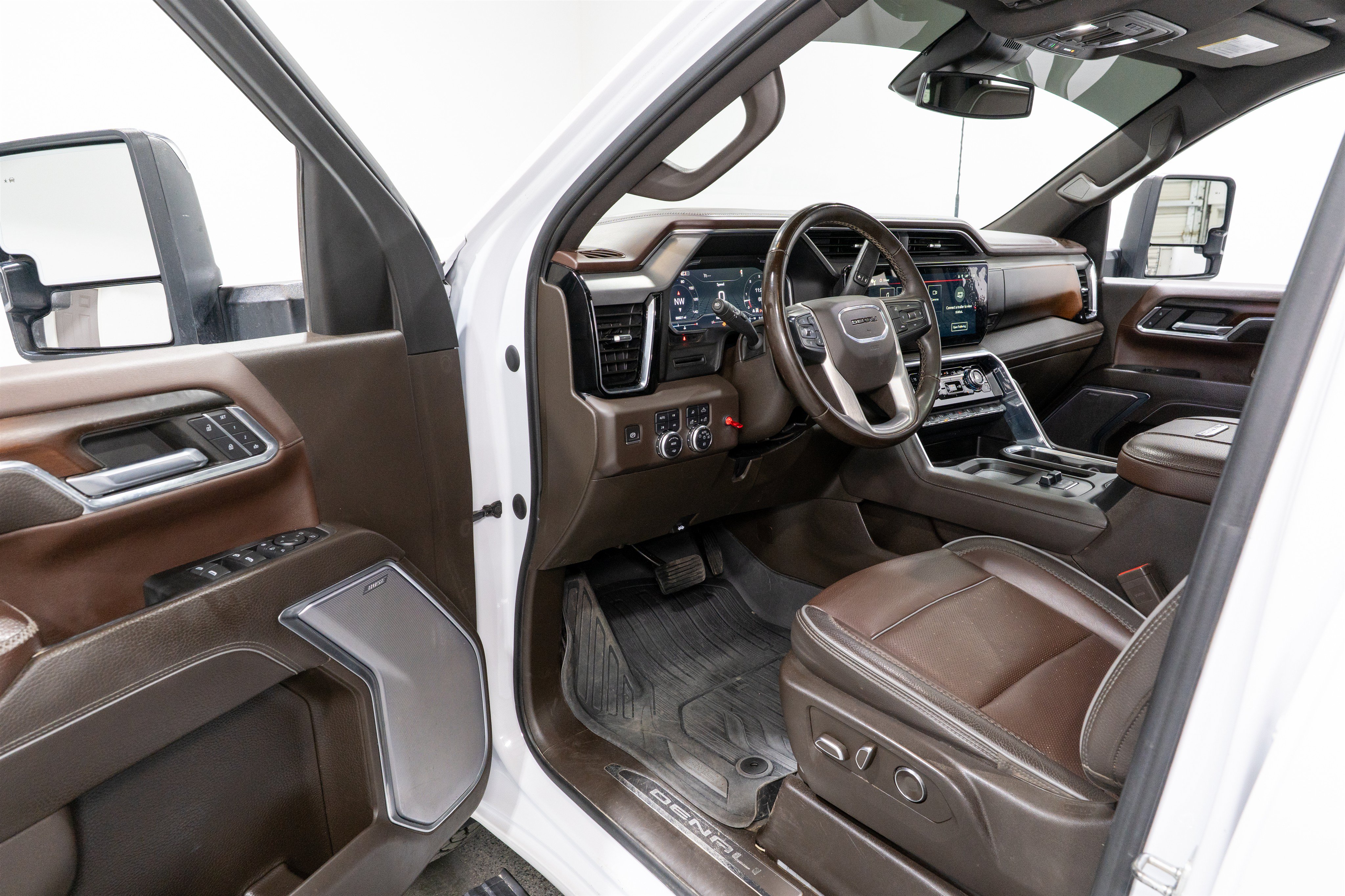 Used 2024 GMC Sierra 3500 Denali AWD/4WD image 14
