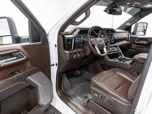 Used 2024 GMC Sierra 3500 Denali AWD/4WD image 14