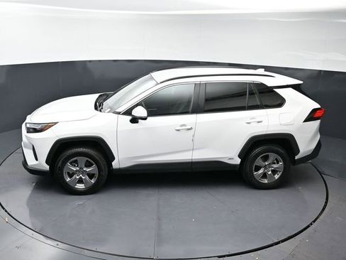 Used 2025 Toyota RAV4 XLE image 32