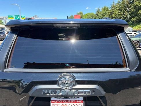 Used 2018 Toyota 4Runner TRD Off-Road AWD/4WD image 24