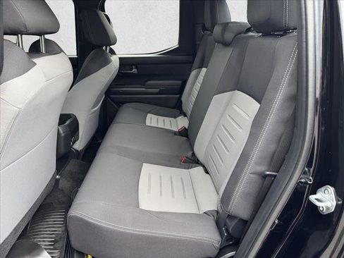 Certified 2025 Toyota Tacoma TRD Off-Road AWD/4WD image 17