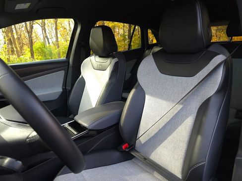 Used 2023 Volkswagen ID.4 Pro image 13