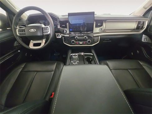 Certified 2024 Ford Expedition XLT image 10